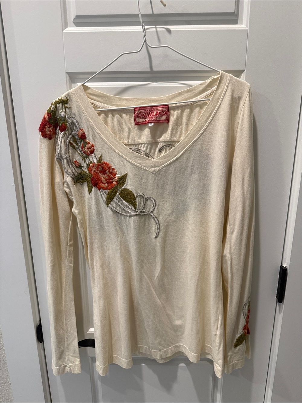 Vintage OWLA Cream V-Neck Long Sleeve Top with Red Floral Embroidery - Picture 3 of 9